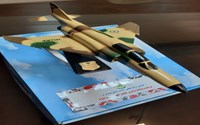 اهدا نماد ماکت جنگنده f4 از طرف فرماندهی پایگاه شکاری نوژه همدان به ستاد شاهد دانشگاه 
